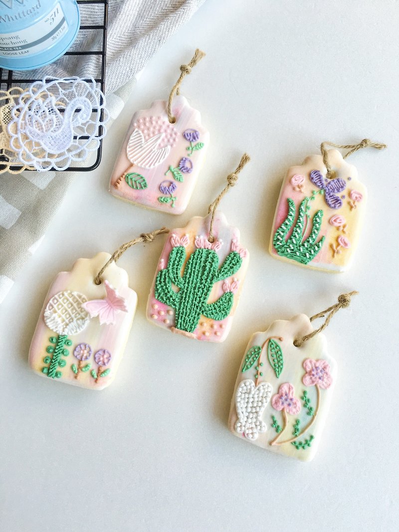 Sugar cookie • graduation gift best choice! Embroidered bookmark! Hand painted floral design biscuit combination**Before ordering, please consult the schedule** - คุกกี้ - อาหารสด 