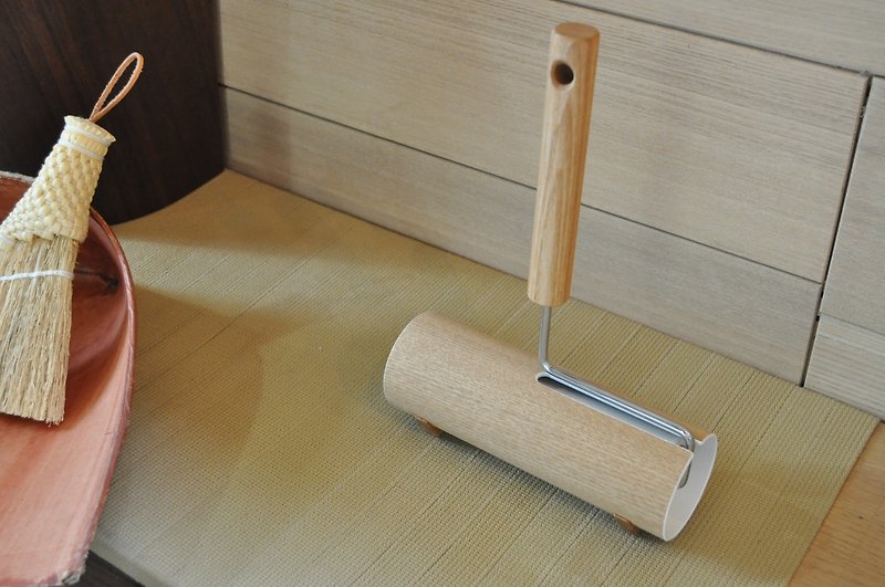 輕鬆打掃 白臘木地毯除塵滾輪 黏把 黏毛器 滾毛器 - 其他 - 木頭 卡其色