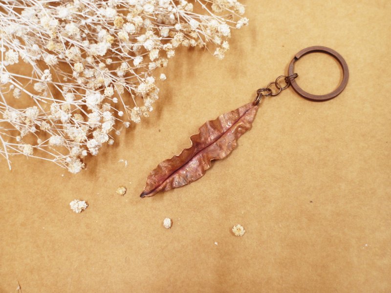 Lolita IRIS Handmade workshop desired ✦ ✦ ✦ bent copper leaf ✦ ✦ keychain - ที่ห้อยกุญแจ - โลหะ สีแดง