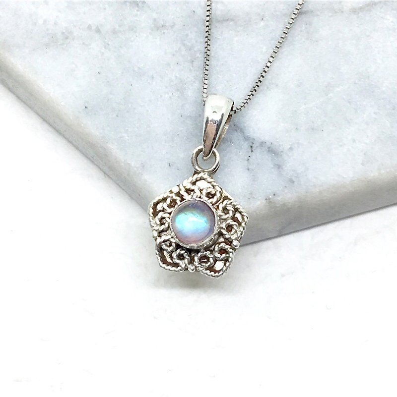 Moonlight stone 925 sterling silver heart-shaped lace necklace Nepal handmade mosaic production (style 2) - Necklaces - Gemstone Blue