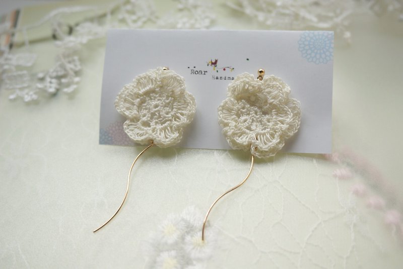 Handmade Tatting Earrings, Lace Earrings, Cotton (Flower) - Earrings & Clip-ons - Cotton & Hemp White