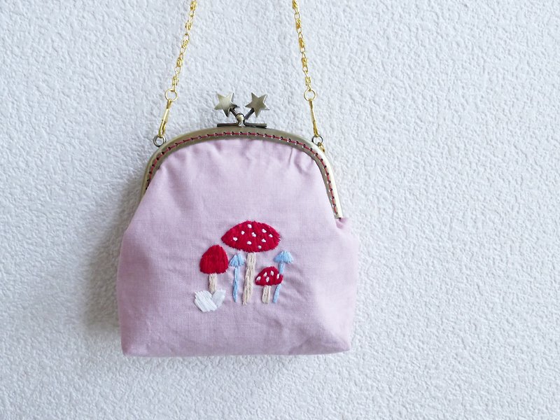 刺繍のがまぐちハンドバッグ きのこたち ピンク - 手袋/手提袋 - 棉．麻 粉紅色
