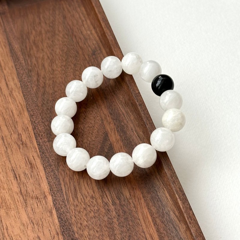 [Black and white guardian Stone] White stone and black agate bracelet, creativity, affinity, defense against villains, increased sense of security - สร้อยข้อมือ - เครื่องประดับพลอย ขาว