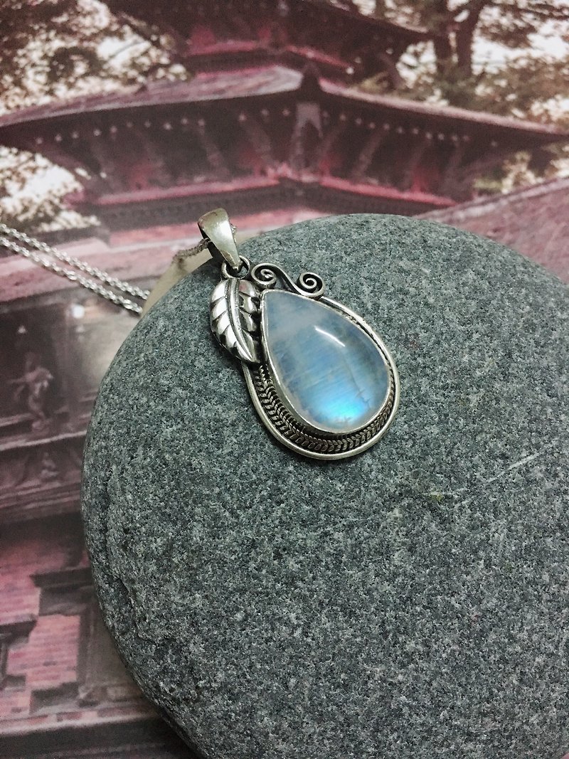 Moonstone Pendant Handmade in Nepal 92.5%Silver - Necklaces - Semi-Precious Stones 