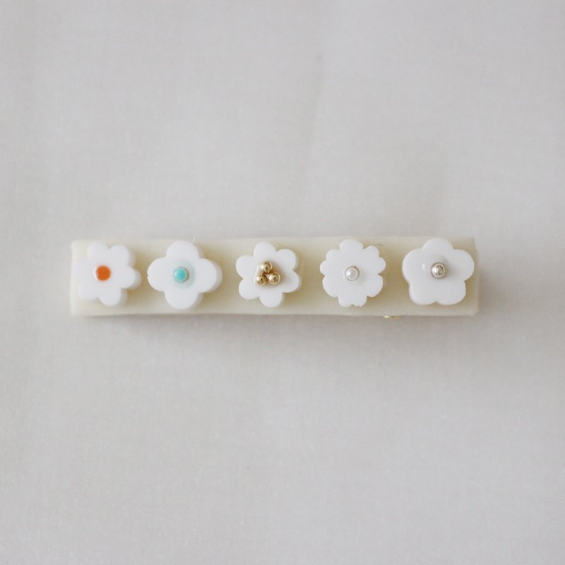 flower eden 髮夾: white - 髮夾/髮圈 - 壓克力 