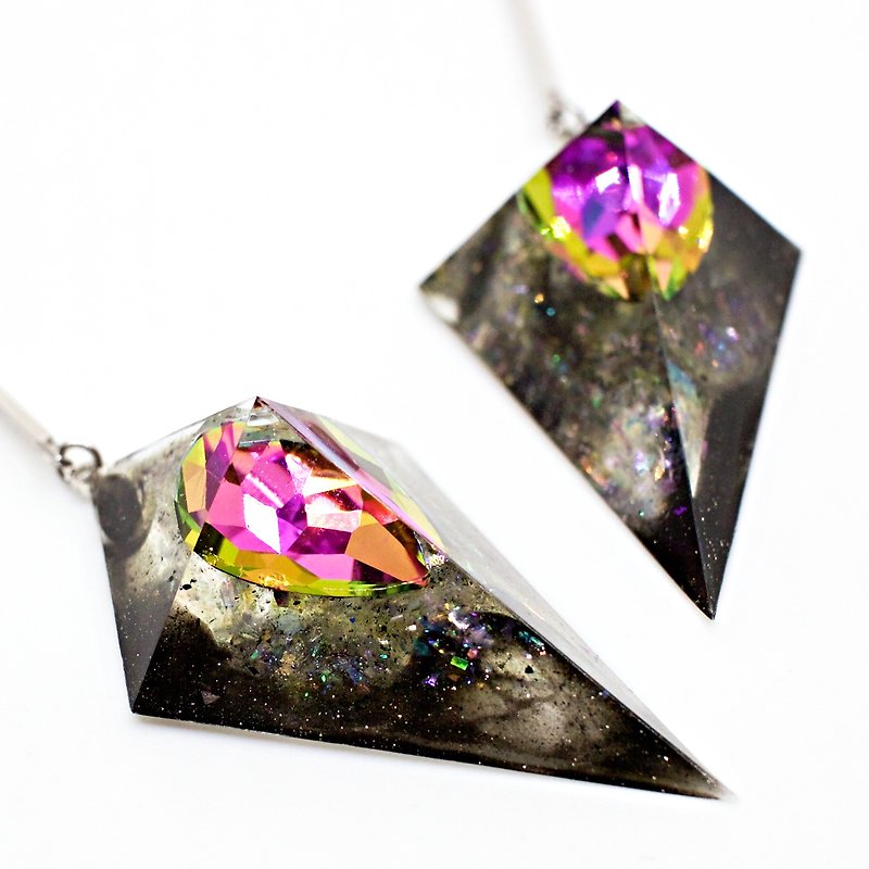 Sharp Pyramid Dangle Earrings (A Line of Light) - Earrings & Clip-ons - Resin Multicolor