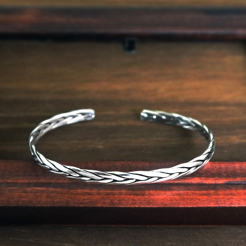 Bracelet / Bangle Triangle twist bracelet sterling silver bracelet-64DESIGN - สร้อยข้อมือ - เงินแท้ สีเงิน