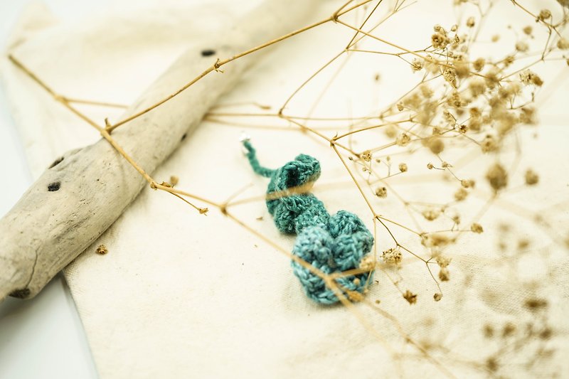 Hand Crocheted Earring - ต่างหู - ขนแกะ สีน้ำเงิน