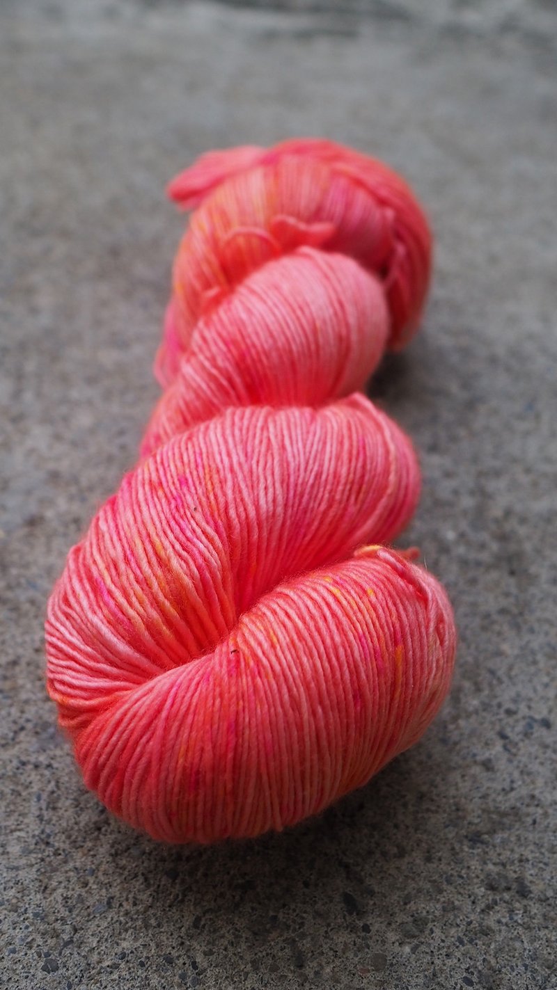 Hand dyed thread. Bright orange and Peach(single strand/sock line/merino) - เย็บปัก/ถักทอ/ใยขนแกะ - ขนแกะ สีแดง