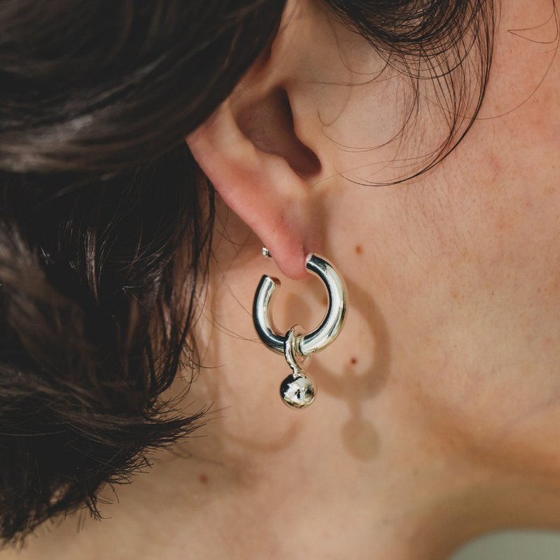 [Metal allergy compatible] [Nickel-free] [2WAY] Hoop motif earrings - ต่างหู - โลหะ 