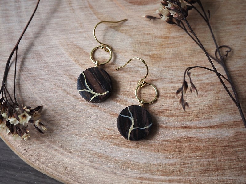 Handmade walnut earrings-Full Moon Series 3 - ต่างหู - ไม้ 