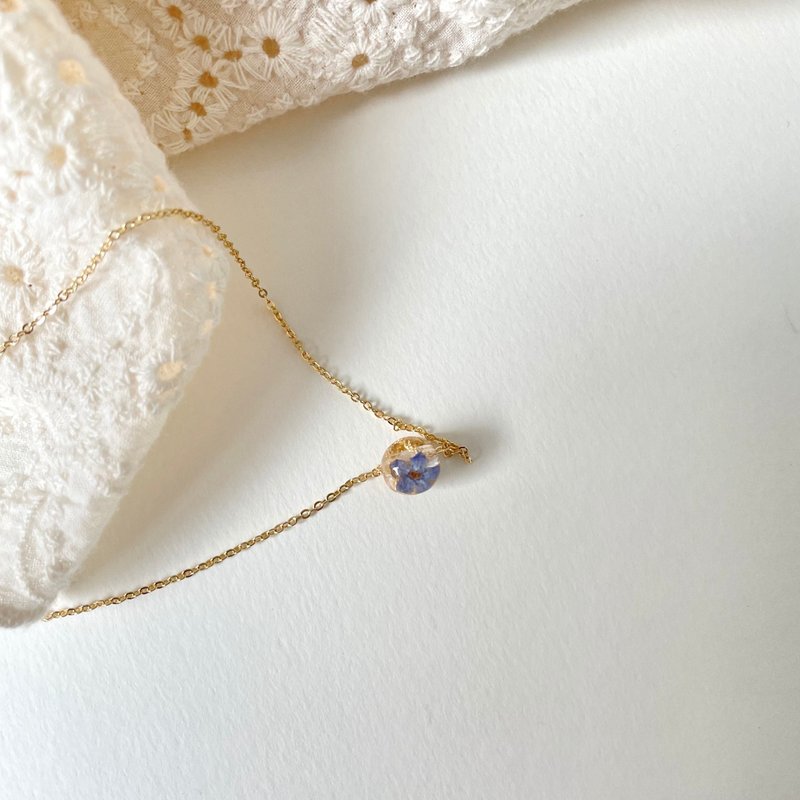 Necklace 14k Gold forget me not flower resin  สร้อยจี้ดอกไม้แห้ง - สร้อยคอ - พืช/ดอกไม้ 