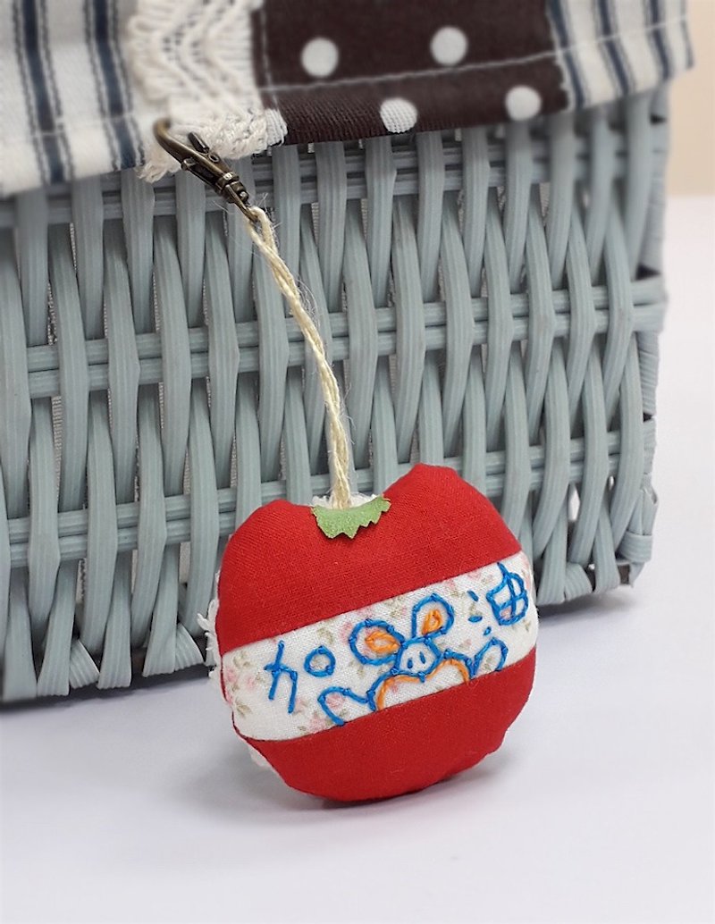 One dollar full gift of an apple rabbit refueling charm - พวงกุญแจ - ผ้าฝ้าย/ผ้าลินิน สีแดง