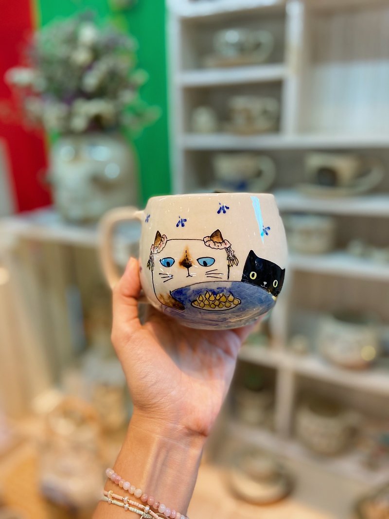 VILAN cat Handpainted Mug / Siamease cat with Black cat - Thai collection - 咖啡杯 - 陶 白色