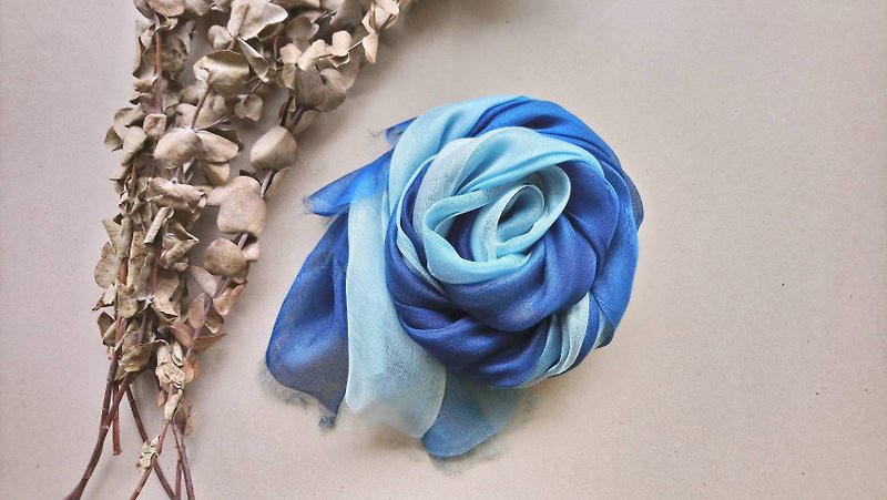 知染生活-天然植物染漸層絲棉圍巾(藍色) - 絲巾 - 絲．絹 