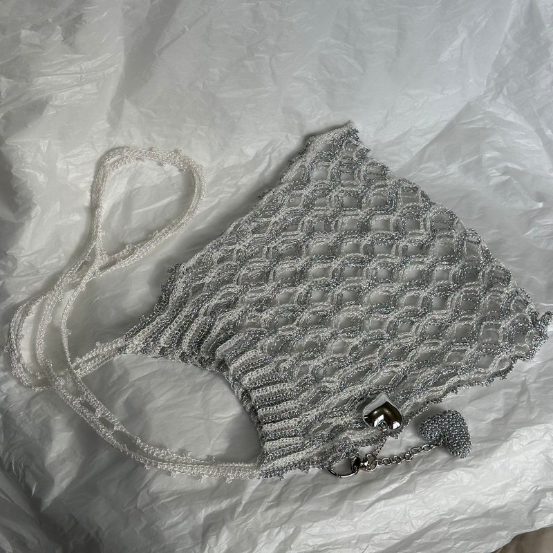 ピカピカpikapika Handmade woven mesh bag with heart charm and liner drawstring bag - Drawstring Bags - Other Man-Made Fibers Silver