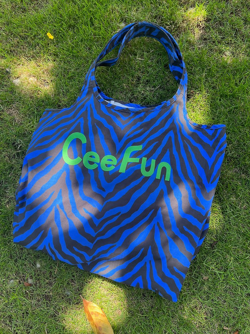 Blue zebra print eco-friendly shopping bag mummy bag yoga bag baby bottle regeneration - Messenger Bags & Sling Bags - Eco-Friendly Materials 