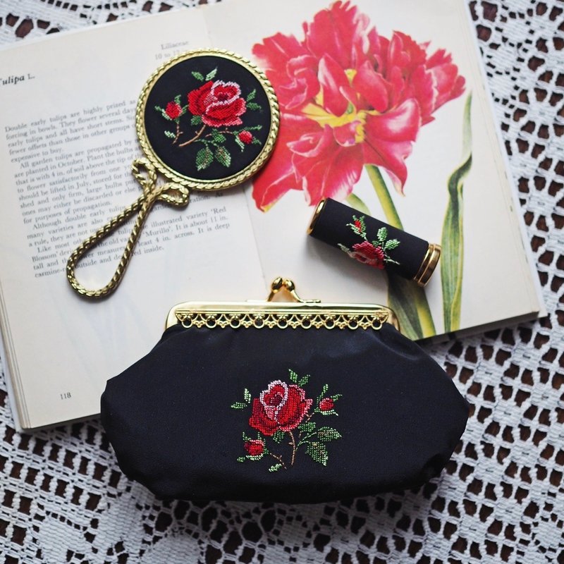 一套 3 件古董配件 ( 小錢包、手鏡及口紅盒 ) 玫瑰刺繡 - 其他 - 其他材質 紅色