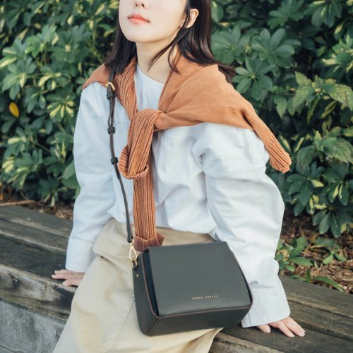 人気ギフトおすすめ】パンドラレザーショルダーバッグ