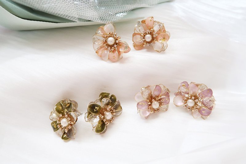 Resin Earrings & Clip-ons Green - Pearl Gold Foil Scalloped Flower Resin Earrings 925 Silver/Steel Needle/ Clip-On