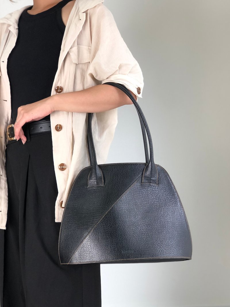 【 日本直送　名牌中古包 】LOEWE ロエベ ハンドバッグ ブラック レザー 型押し vintage ヴィンテージ オールド g64y6x - 手提包/手提袋 - 真皮 黑色