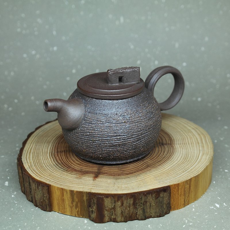 Shayan curved mouth round plate button is making teapot hand made pottery tea props - ถ้วย - ดินเผา สีนำ้ตาล