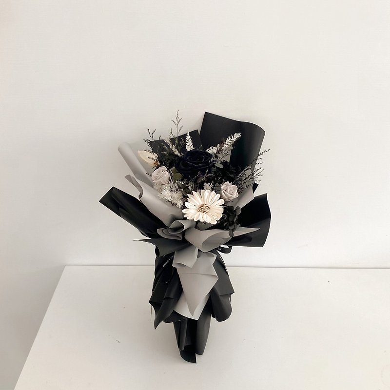Flora Flower Preserved Rose Bouquet-Black Gray - ช่อดอกไม้แห้ง - พืช/ดอกไม้ สีดำ