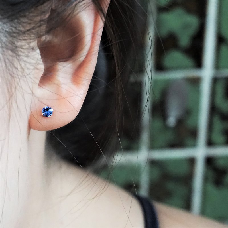 ll 施華洛世奇水晶純銀耳針 ll 4mm寶藍色 - 一對 附銀耳堵 - 耳環/耳夾 - 銀 藍色