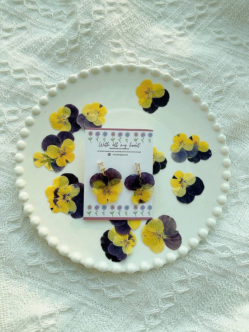 Sheer White Stone Pansy Earrings - ต่างหู - พืช/ดอกไม้ สีเหลือง