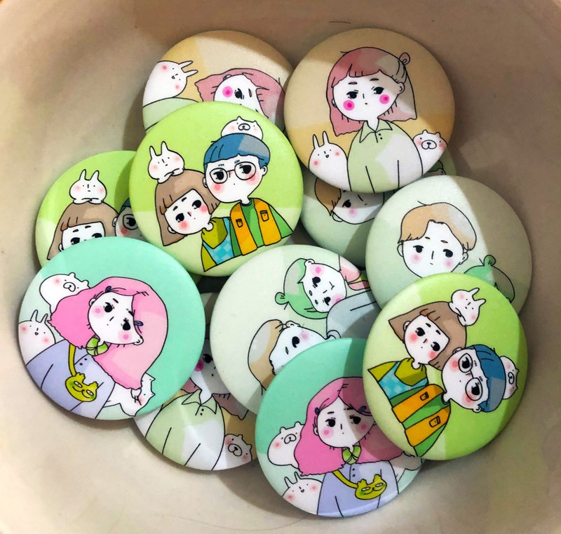 有隻兔子 / 客製化胸章44mm - 胸針 - 塑膠 白色