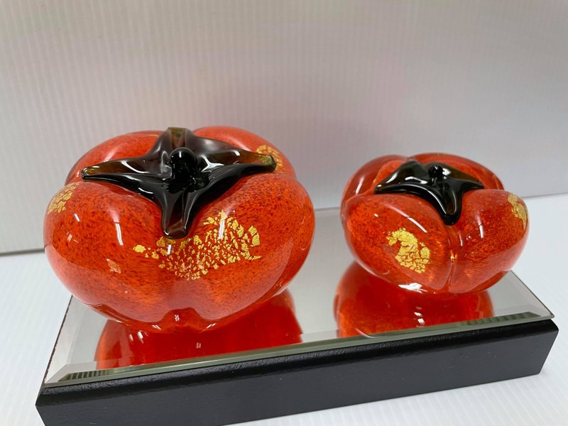 Crystal glass gold leaf persimmon good deeds become two good luck paperweight (large) - ของวางตกแต่ง - แก้ว 