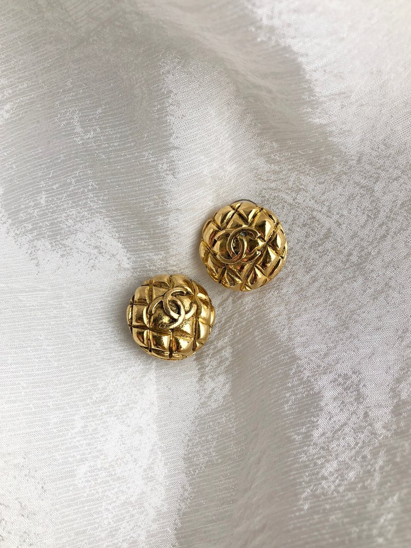 [Direct from Japan, branded used packaging] CHANEL Chanel Matelasse Clip-On Gold Coco Mark Vintage Old pwwn8a - Earrings & Clip-ons - Other Materials Gold