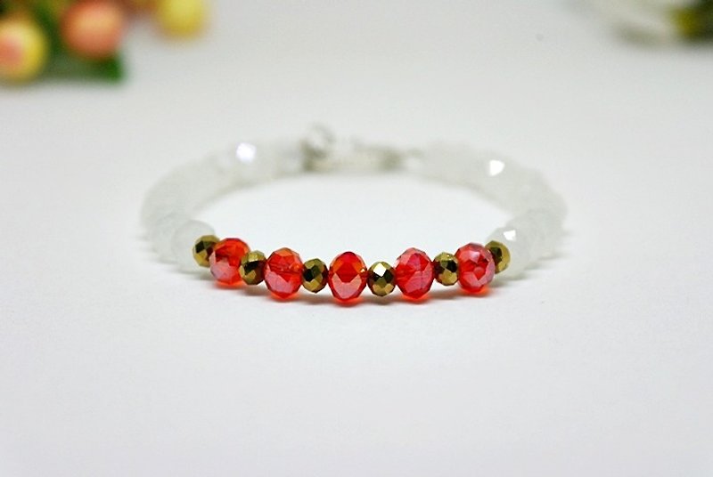 Czech Crystal Bracelet_Red on white background // Can be modified elastic bracelet // =>Limited X1 - Bracelets - Glass White