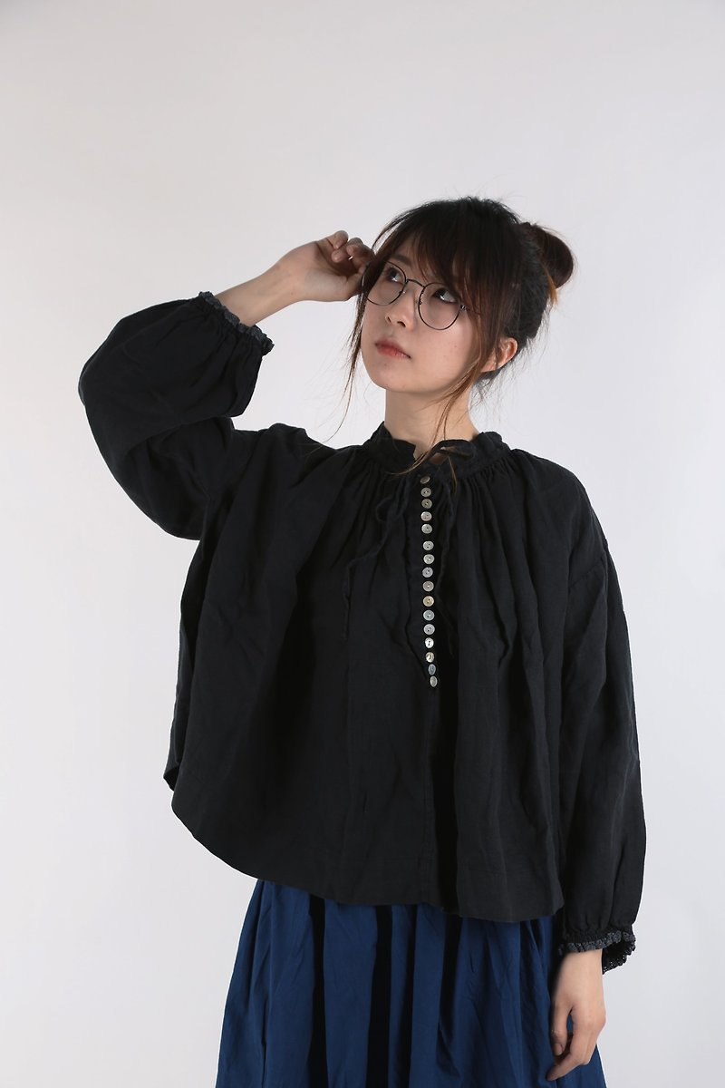 Shell button black small stand collar linen shirt - เสื้อเชิ้ตผู้หญิง - ผ้าฝ้าย/ผ้าลินิน สีดำ