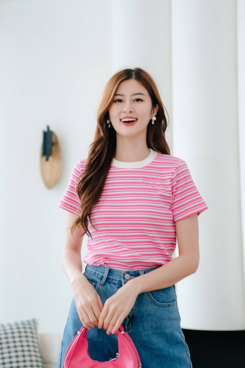 BIRUCHU JOYFUL TEE -  Barbie Pink Knitted Striped 粉白色條紋T恤 - เสื้อยืดผู้หญิง - วัสดุอื่นๆ สึชมพู