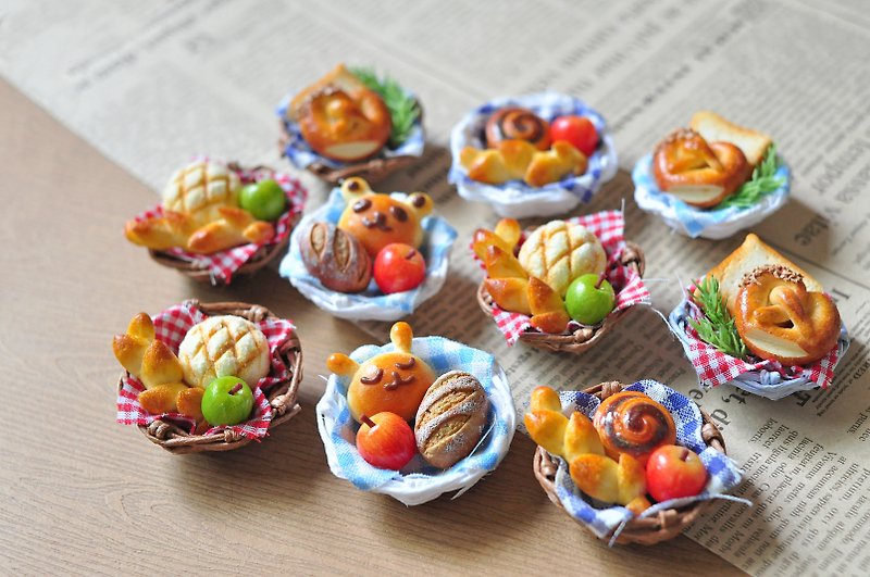 Handmade bread basket magnets (a set of two baskets) / simulation clay / refrigerator magnets. Office items - Magnets - Clay 