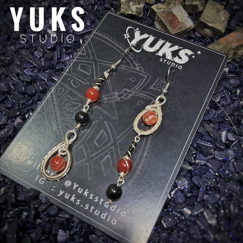YK-006 Wire earrings made from silver and black wire with red agate stones - 耳環/耳夾 - 其他金屬 紅色