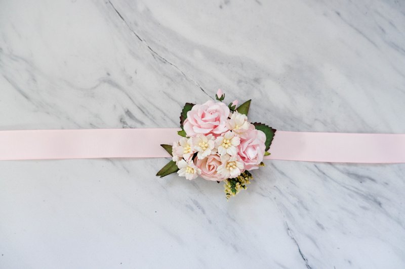 Wedding flower wrist corsage light pink, bracelet - 胸花/手腕花 - 紙 粉紅色
