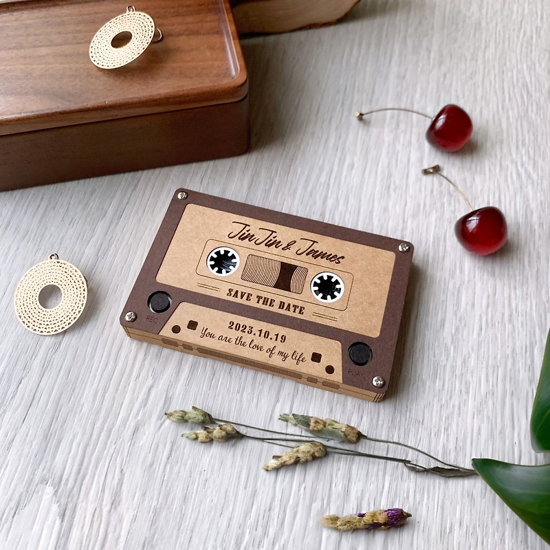 Rechargeable audio card Valentine's Day card retro audio tape - การ์ด/โปสการ์ด - กระดาษ สีกากี