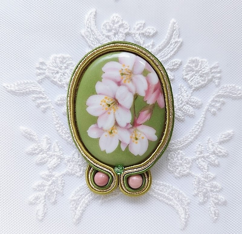 Cherry blossom brooch Japanese embroidery - Brooches - Porcelain Green