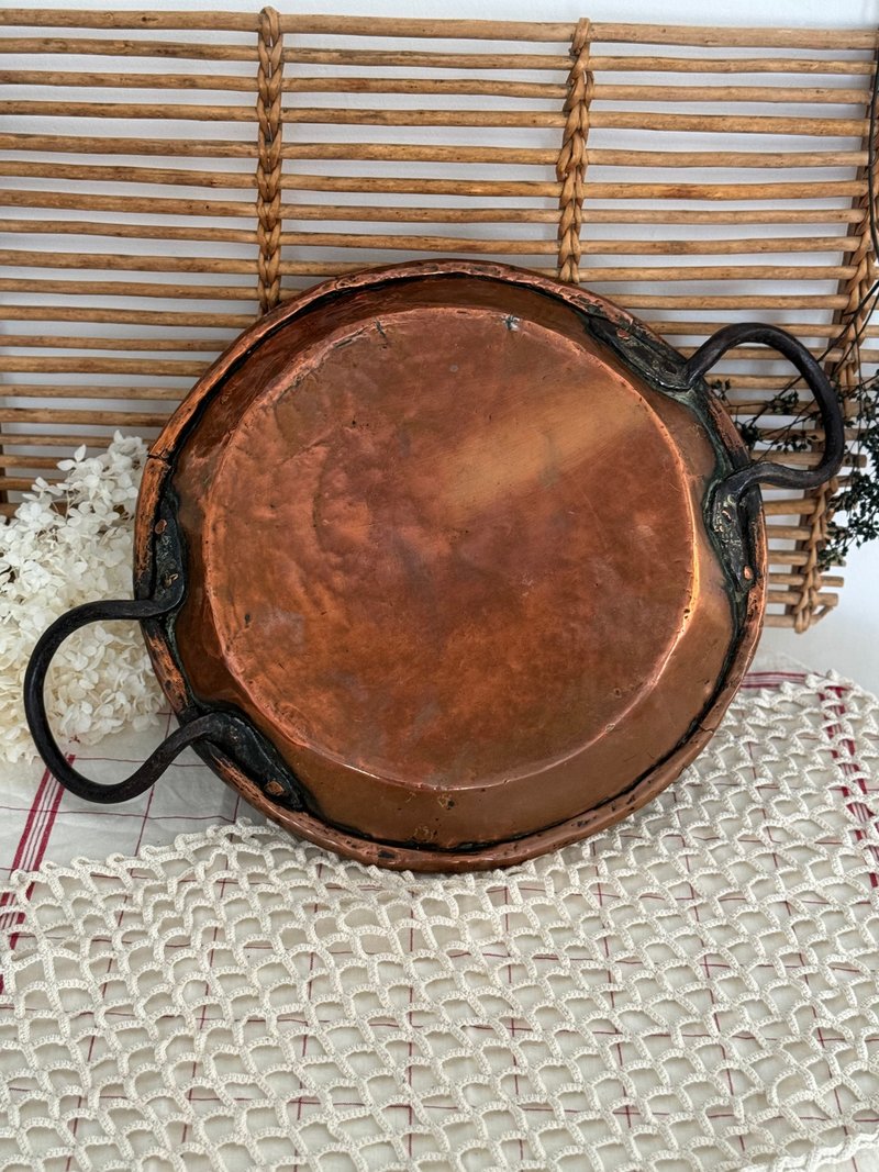 Rustic French antique large shallow copper pan with cast iron handle - Pots & Pans - Copper & Brass 