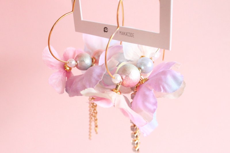 Japanese material gradient cotton cotton flower ear accent / clip earrings - ต่างหู - พืช/ดอกไม้ หลากหลายสี