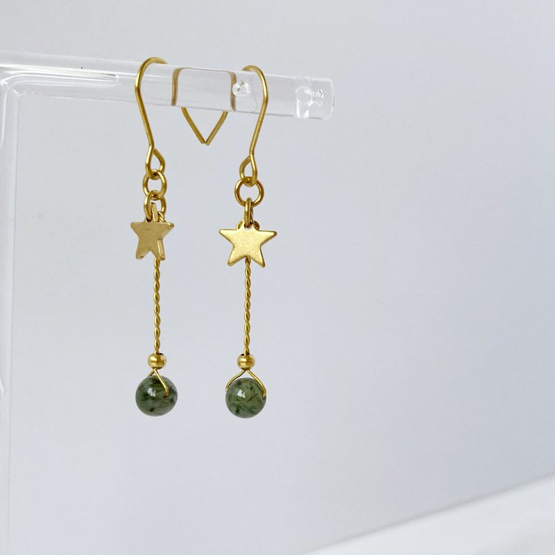 meteor. Natural green hair crystal full Bronze brass ear hook can be changed clip type handmade earrings for good luck - ต่างหู - ทองแดงทองเหลือง สีเขียว