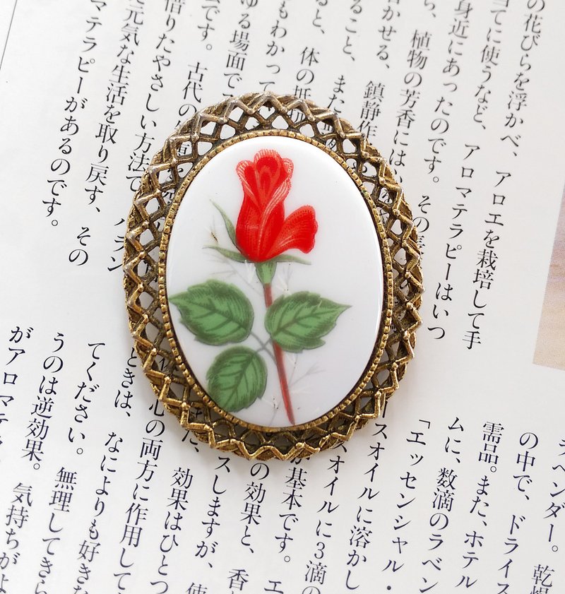 【美國西洋古董飾品】典雅 含苞紅玫瑰 花卉 氣質 別針 胸針 - 徽章/別針 - 其他金屬 金色