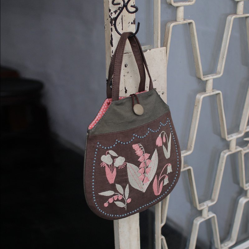 Lily of the valley embroidery / maiden bag - กระเป๋าถือ - ผ้าฝ้าย/ผ้าลินิน สีนำ้ตาล