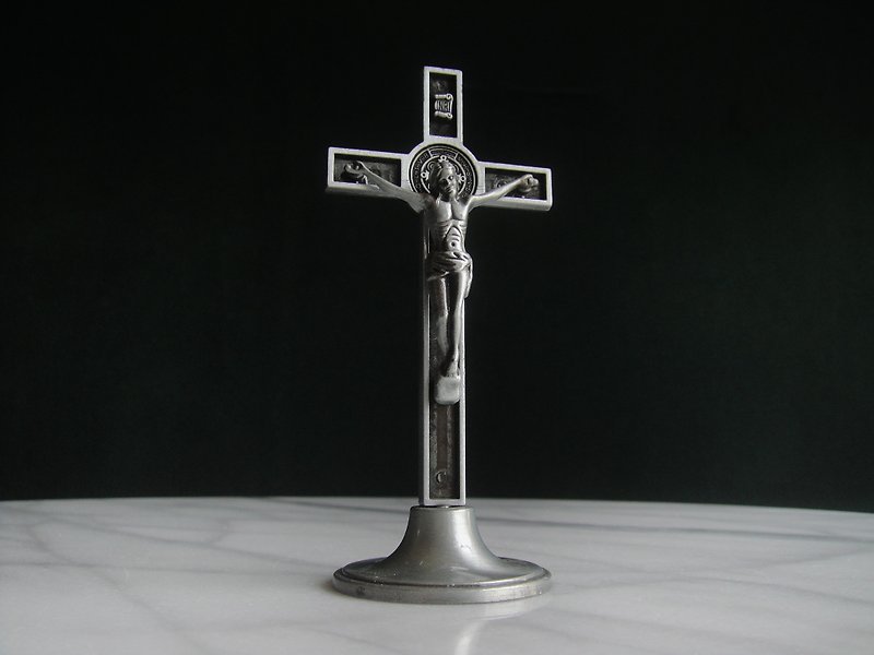 【オールドタイム OLD-TIME】初期中古の小さな金属製の十字架飾りの吊り下げ素材： - 置物 - その他の素材 
