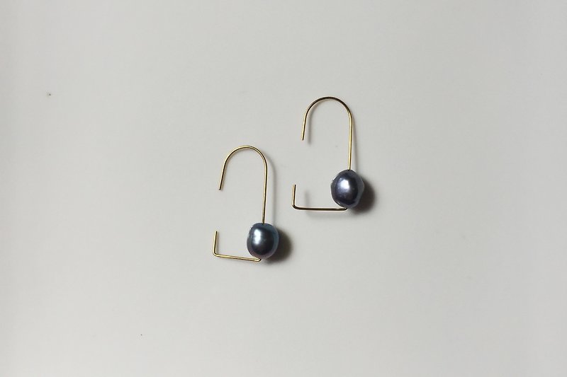 Hook black pearl earrings - Earrings & Clip-ons - Other Metals Black