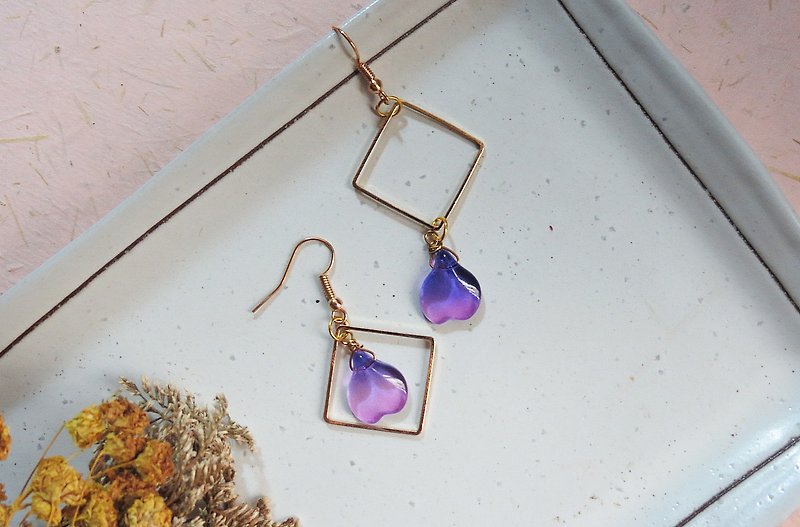 [Handmade earrings] B4 rendering color - powder, purple two colors - ear hook / ear clip / custom - Earrings & Clip-ons - Other Metals Multicolor
