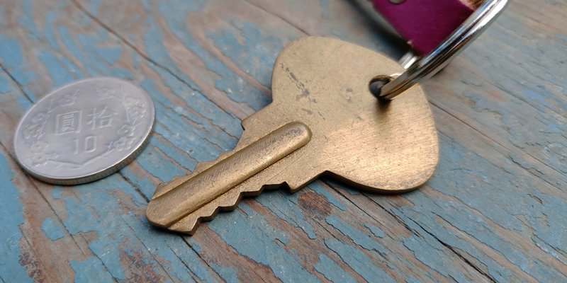 Taiwan's early copper antique old key plus brand new handmade leather key ring - Keychains - Copper & Brass 