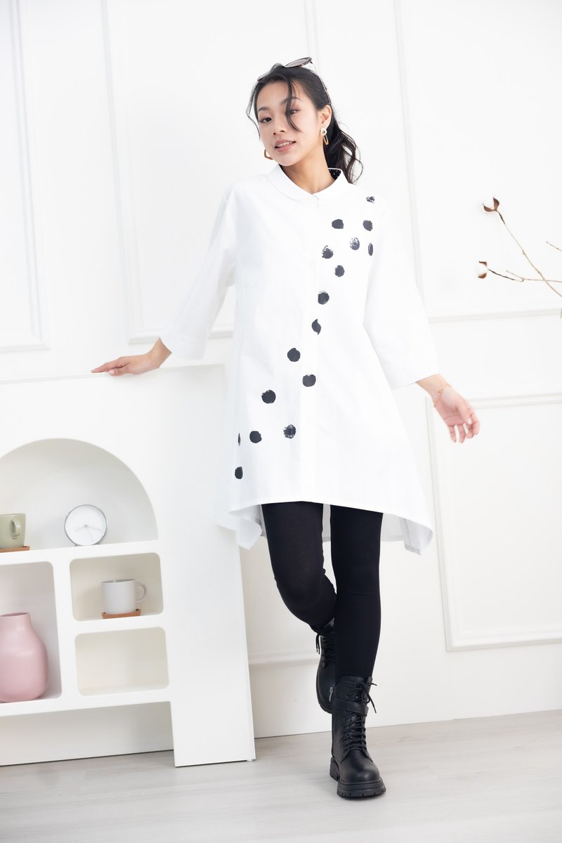 斜黑點七分袖上衣 白色 - 女襯衫 - 其他材質 白色